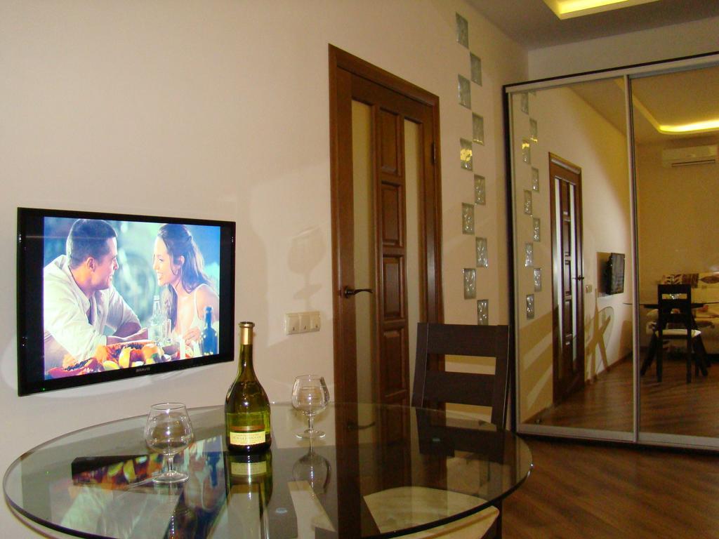 Pleasure Apartment Near Center Of Odessa Esterno foto