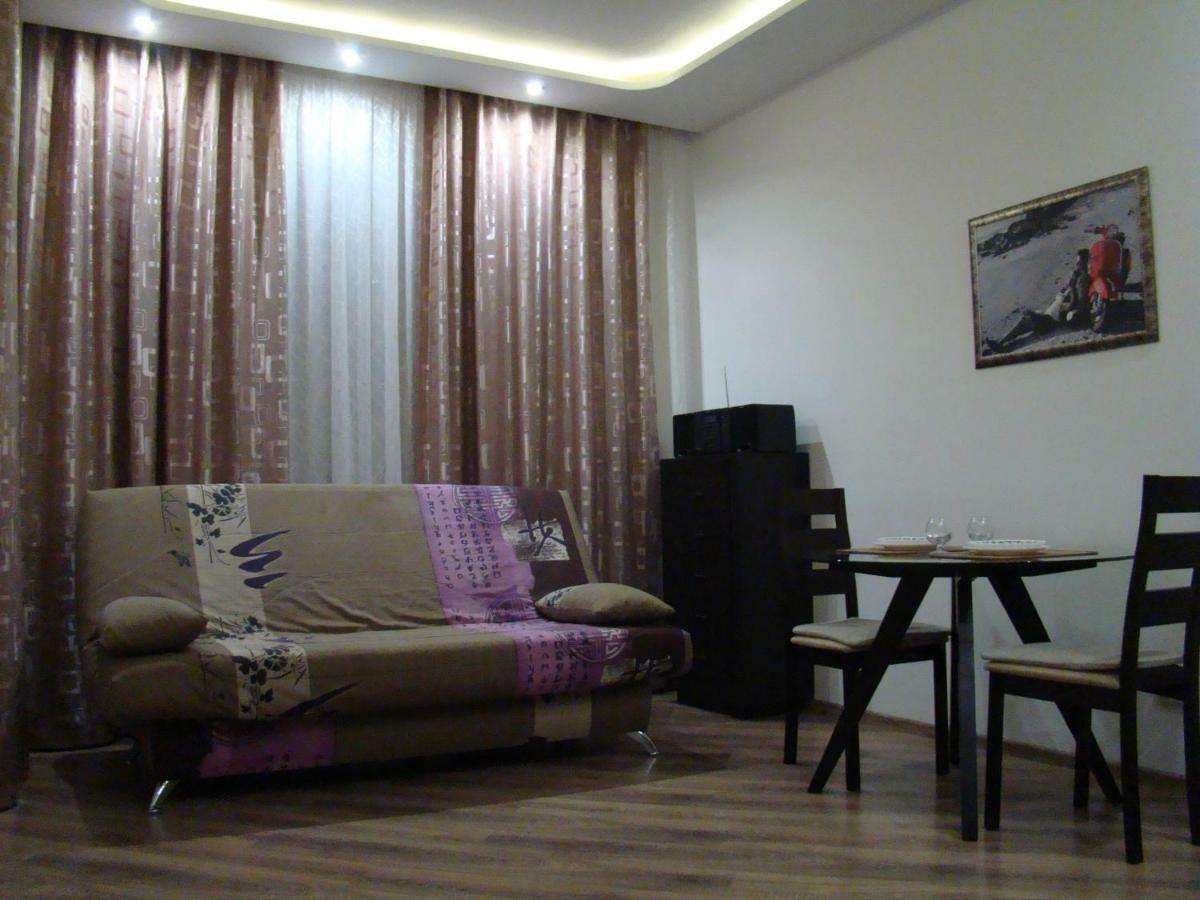 Pleasure Apartment Near Center Of Odessa Esterno foto